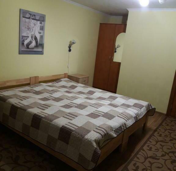 Camera Standard, садиба на хуторі