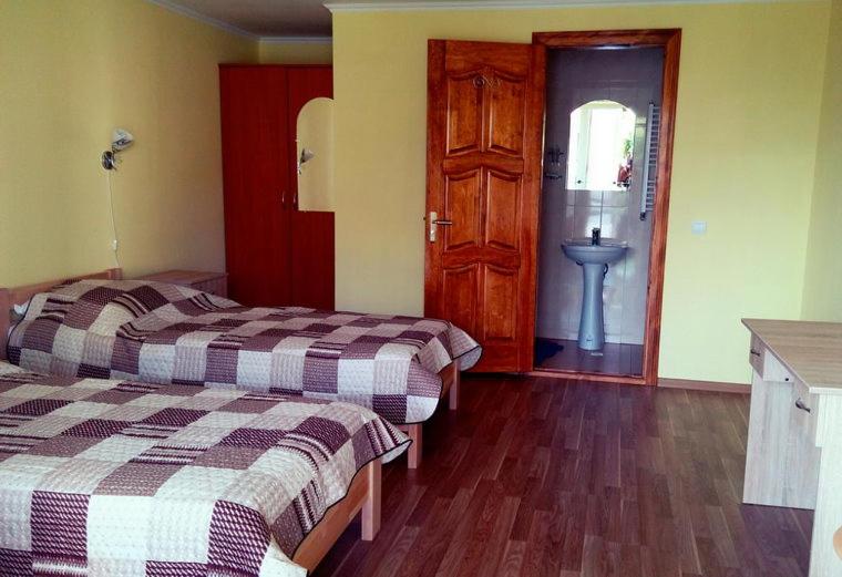 Camera Standard, садиба на хуторі