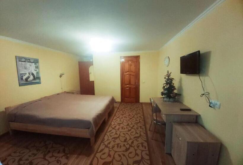 Camera Standard, садиба на хуторі