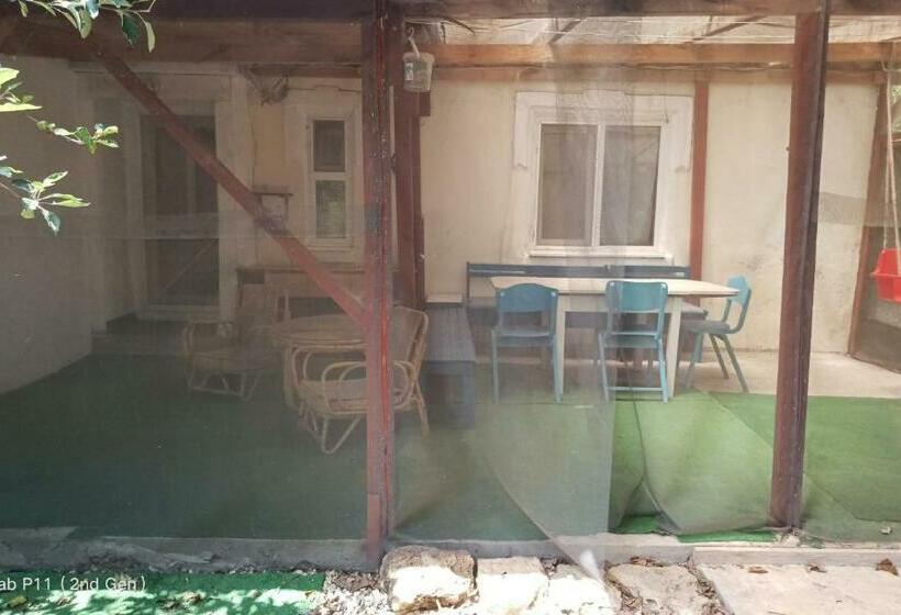 スーペリアの4人部屋, Granichar 2 Boats