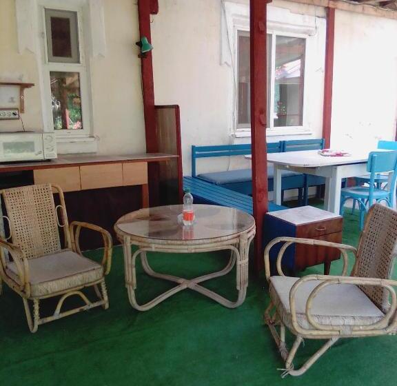 四人高级间, Granichar 2 Boats