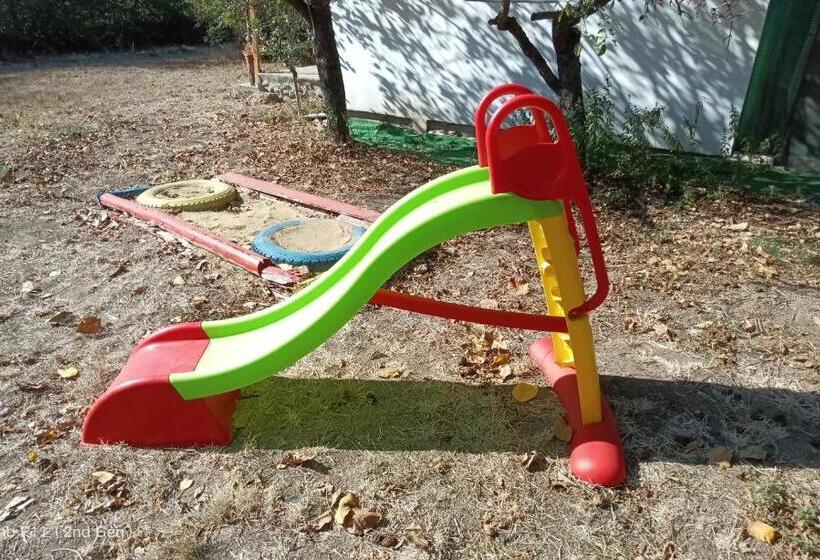 豪华工作室, Granichar 2 Boats