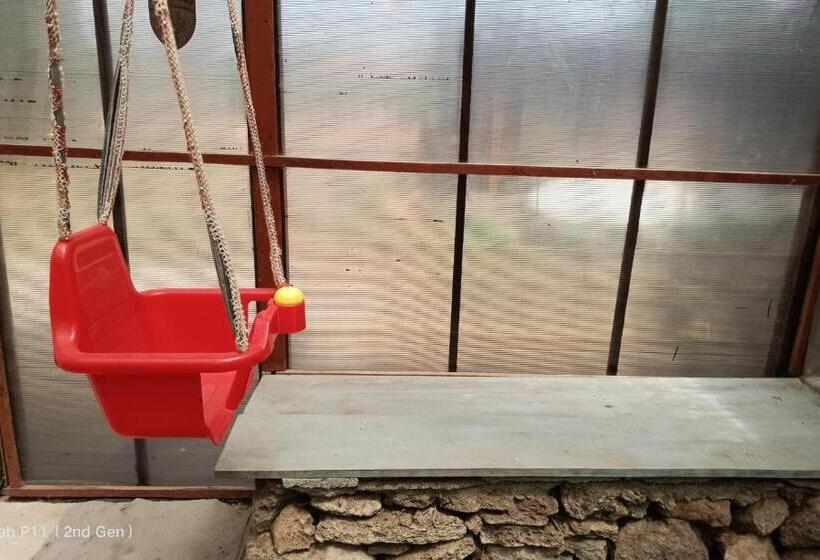 四人高级间, Granichar 2 Boats