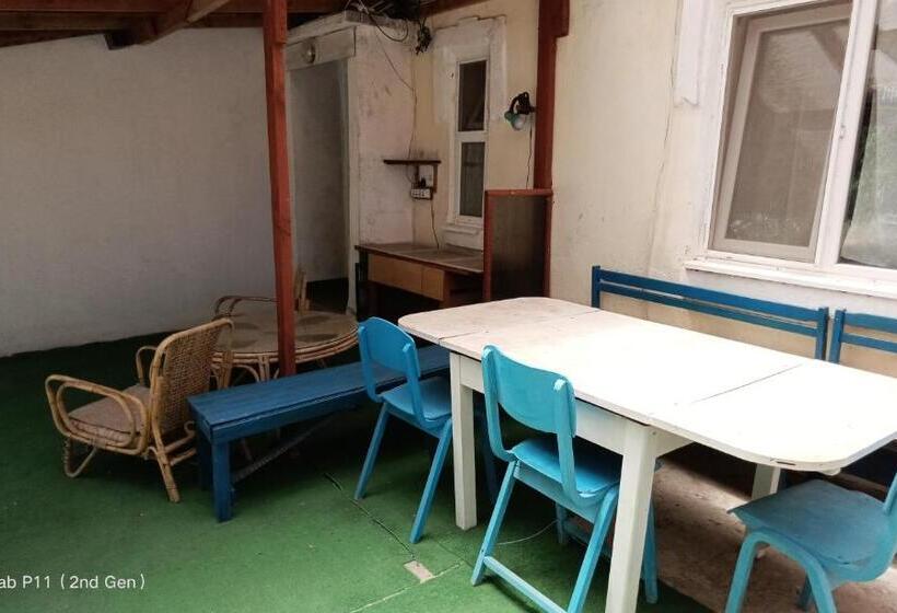 四人高级间, Granichar 2 Boats