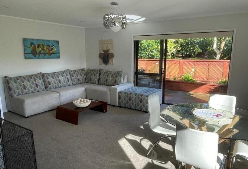 بنجلو عائلى, Baybell Lodge