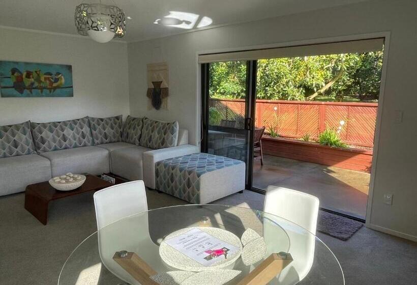 بنجلو عائلى, Baybell Lodge