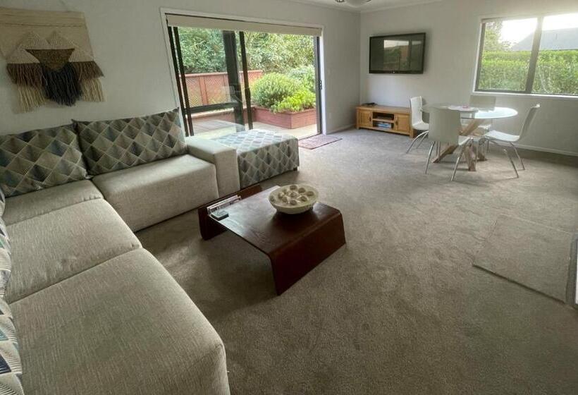 بنجلو عائلى, Baybell Lodge