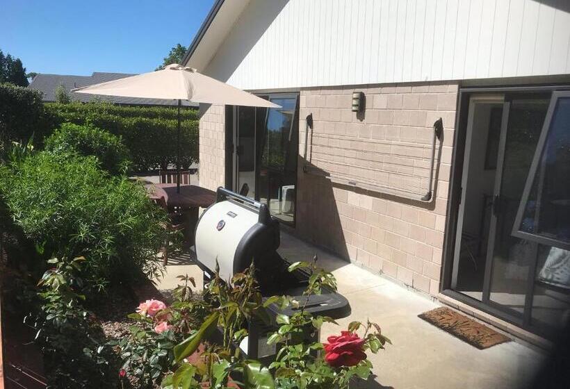 بنجلو عائلى, Baybell Lodge