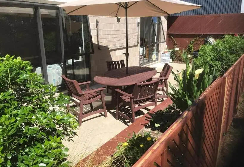 بنگله خانوادگی, Baybell Lodge