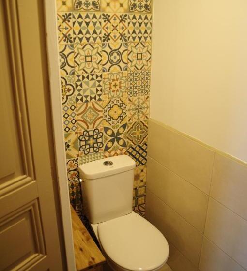 חדר משפחתי, Loustalneou