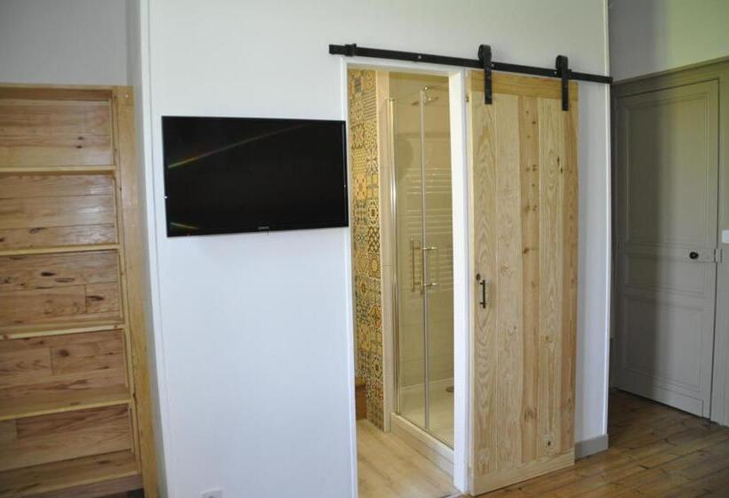 חדר משפחתי, Loustalneou