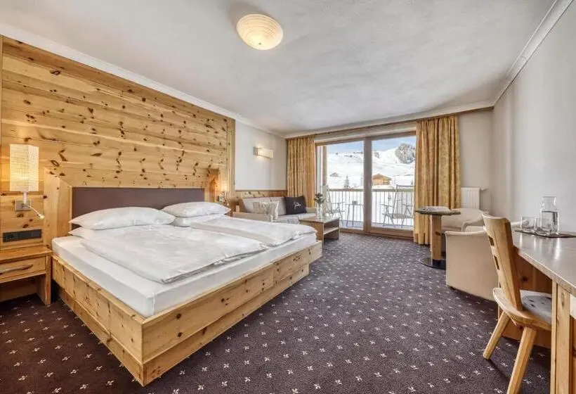 庭の見えるバルコニー月スタンダードルーム, Brunelle Seiser Alm Lodge