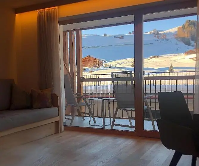 バルコニー付きスタンダードルーム, Brunelle Seiser Alm Lodge