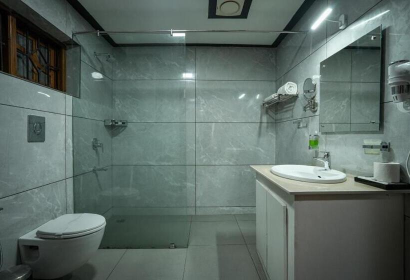 جناح, Empire Residency