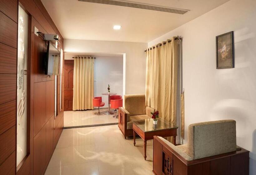 جناح, Empire Residency