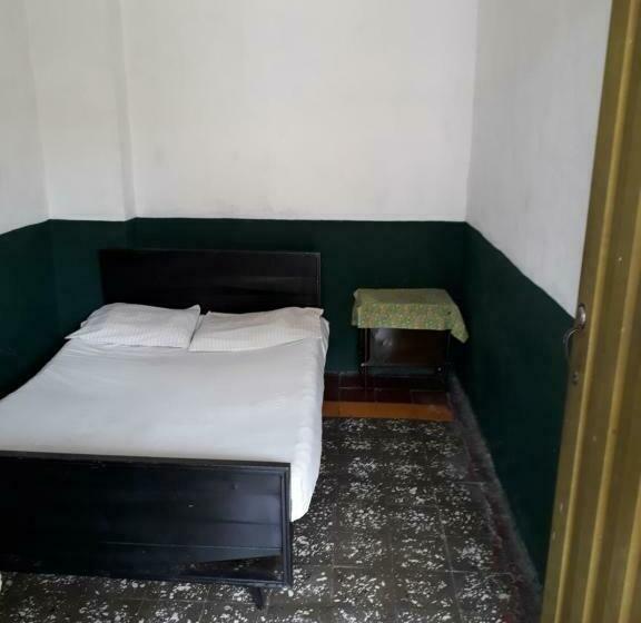 标准单人间共用浴室, Residencias Escorial