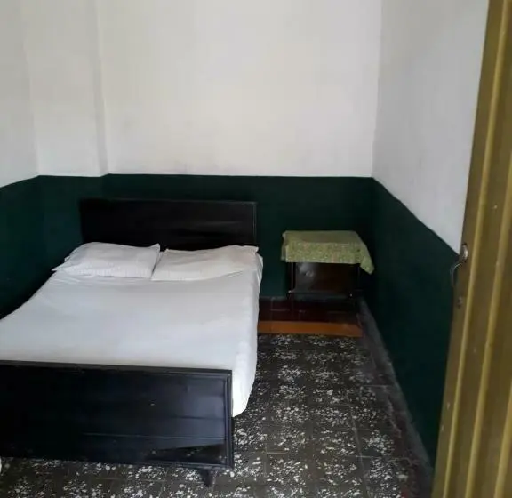 اتاق استاندارد یک تخته با سرویس بهداشتی مشترک, Residencias Escorial