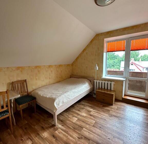 اتاق استاندارد یک تخته با سرویس بهداشتی مشترک, Radi