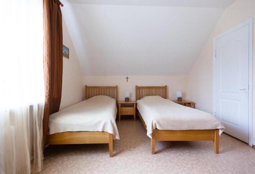 اتاق استاندارد, Radi