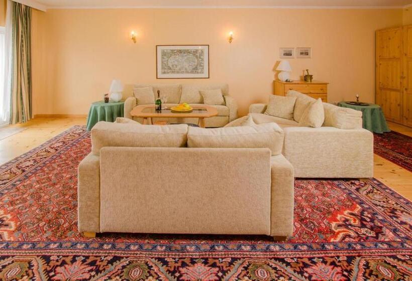 استودیوی لوکس, Saare Manor Guesthouse