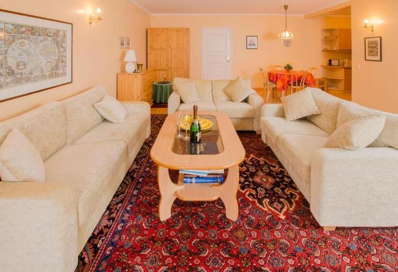 استودیوی لوکس, Saare Manor Guesthouse