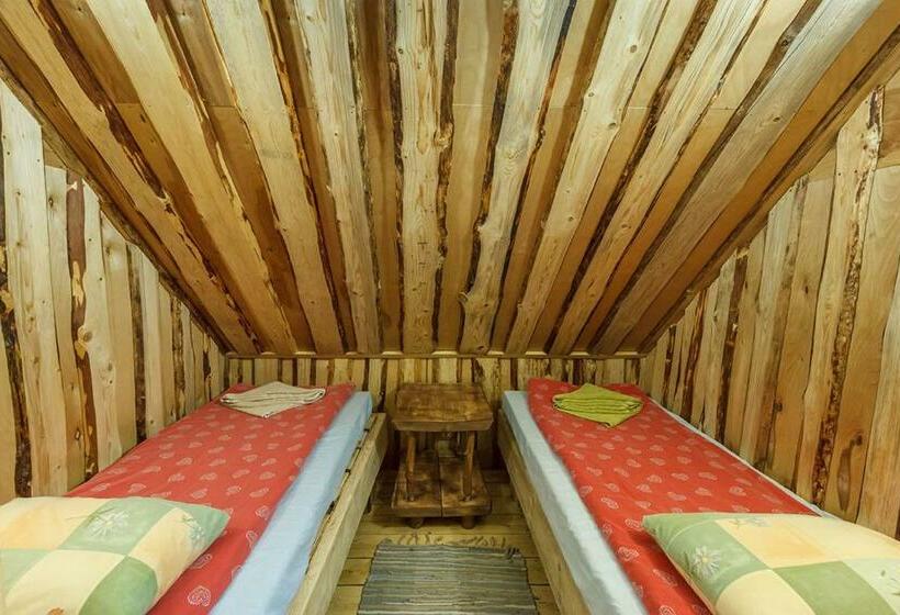 خانه 4 خوابه, Viikingite Küla