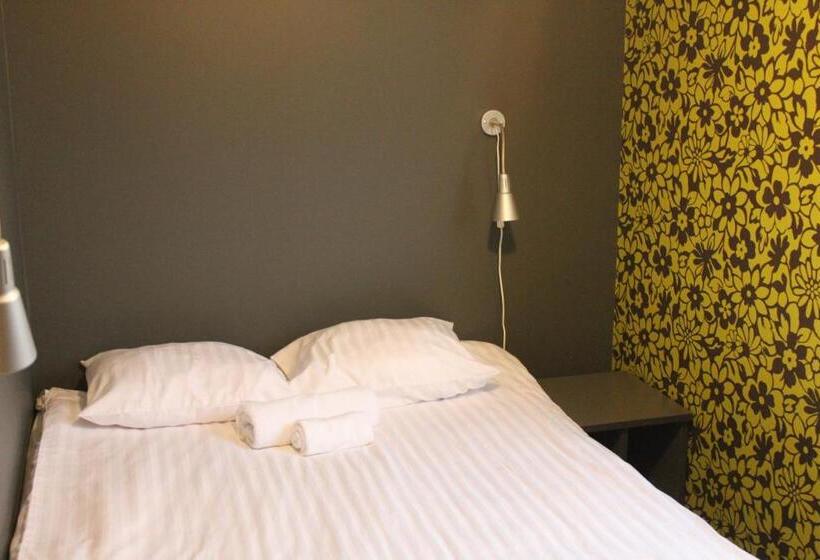 اتاق استاندارد سه نفره, Tuhamäe Hostel