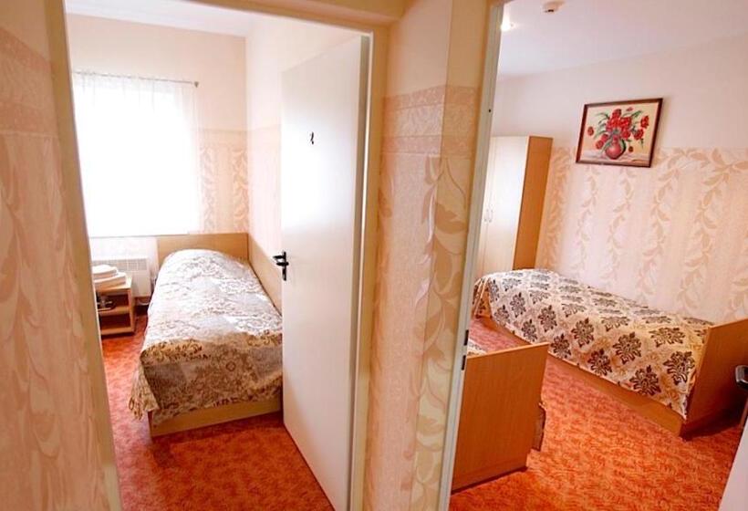 اتاق خانوادگی, Armenia