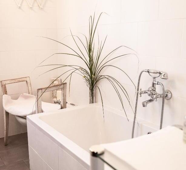 اتاق استاندارد یک تخته با سرویس بهداشتی مشترک, Bajtica Guesthouse