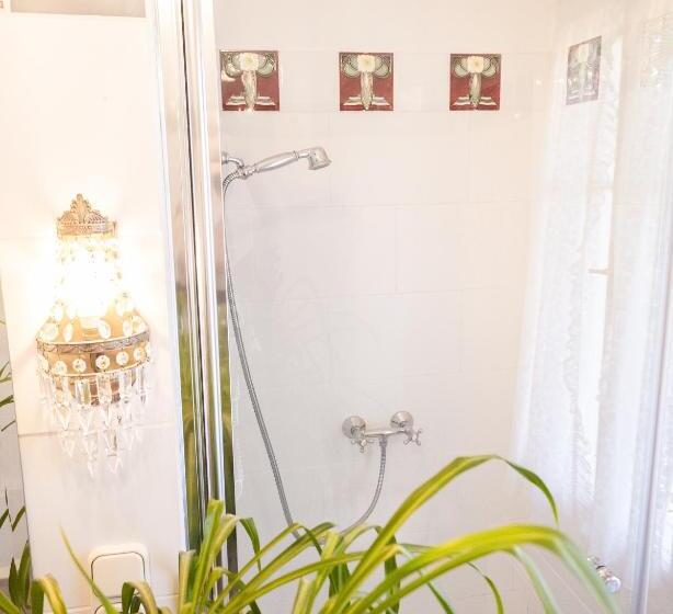 اتاق استاندارد یک تخته با سرویس بهداشتی مشترک, Bajtica Guesthouse