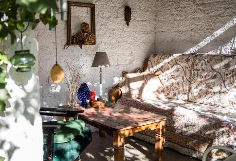 کلبه ییلاقی, Bajtica Guesthouse