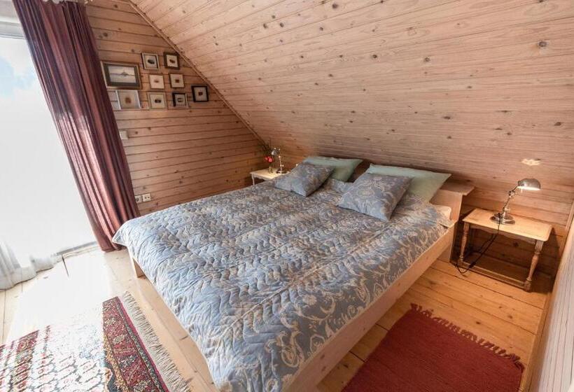 کلبه ییلاقی, Bajtica Guesthouse