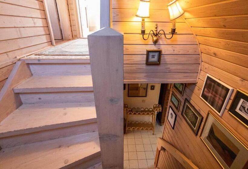 کلبه ییلاقی, Bajtica Guesthouse