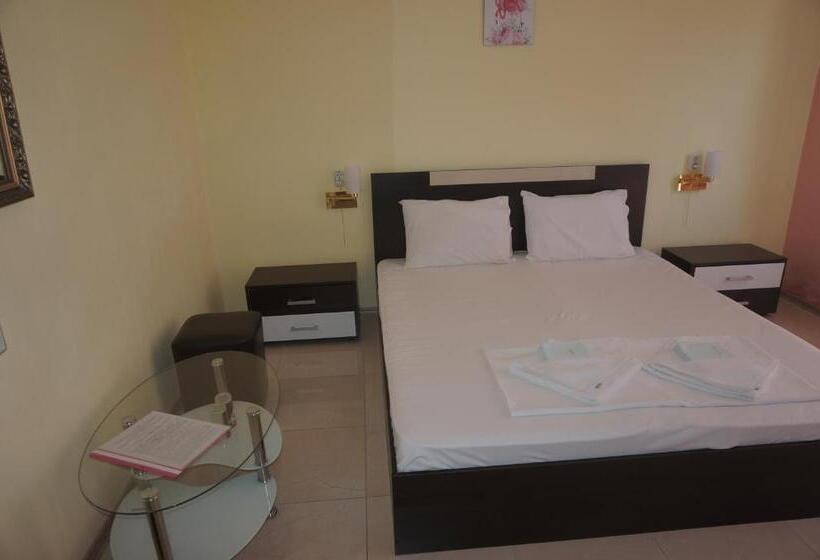 חדר דחוקס עם מיטת קינג, Lenny