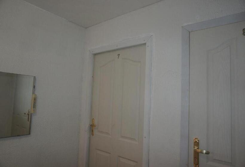 חדר דלוקס, Lenny