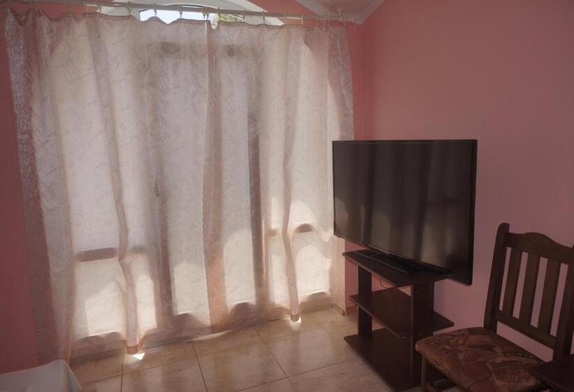 חדר דלוקס, Lenny