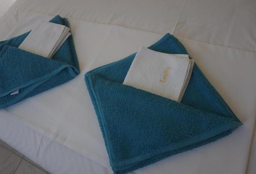 חדר סטנדרט לארבעה, Lenny