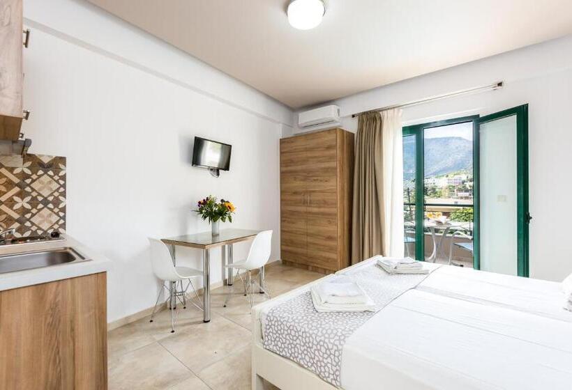 プールビュースーペリアワンルーム, Amalia Apartments