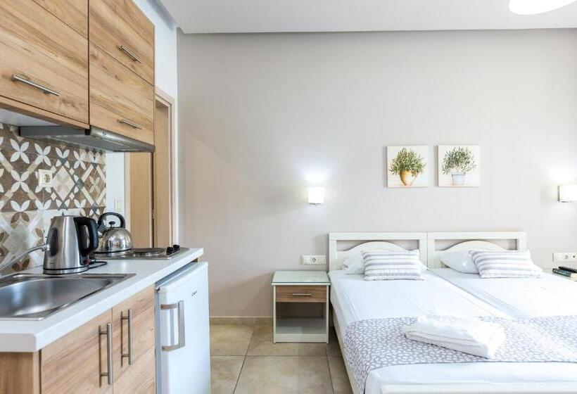 プールビュースーペリアワンルーム, Amalia Apartments