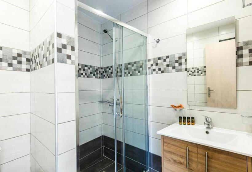 プールビュースーペリアワンルーム, Amalia Apartments