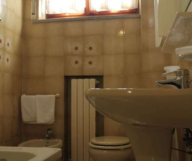 חדר סטנדרט לשלושה, Girasole