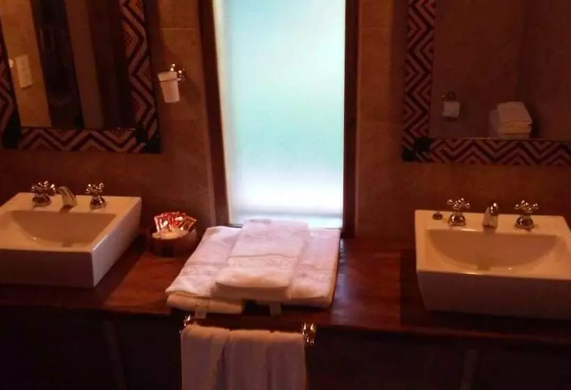スーペリアースイート, Ytororo Lodge