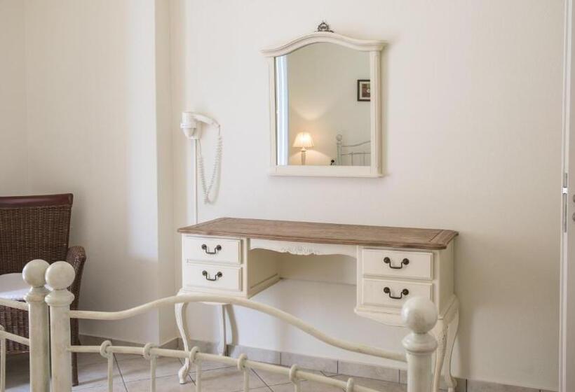 Egyszobás Villa, Iliada Villas