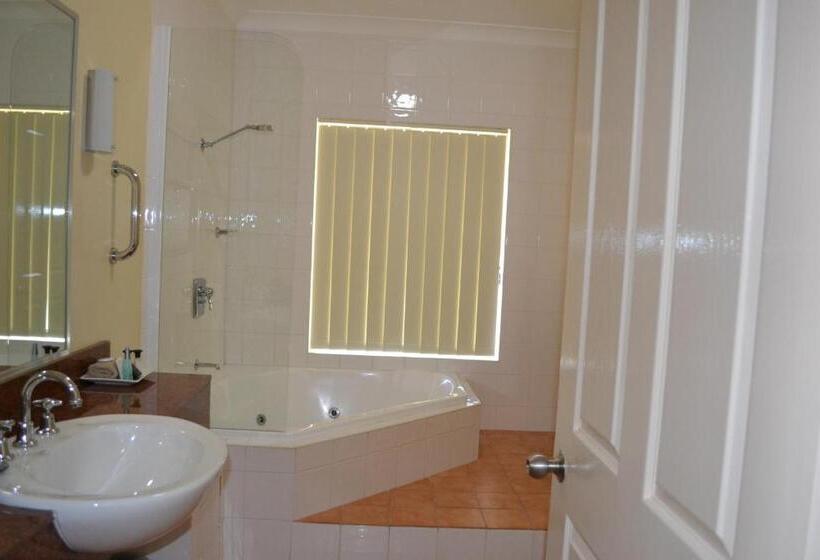 חדר סטנדרט עם מיטת קינג, Golden Guitar Motor Inn