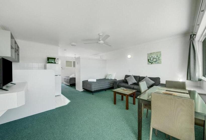 标准三人间, Reef Adventureland Motor Inn