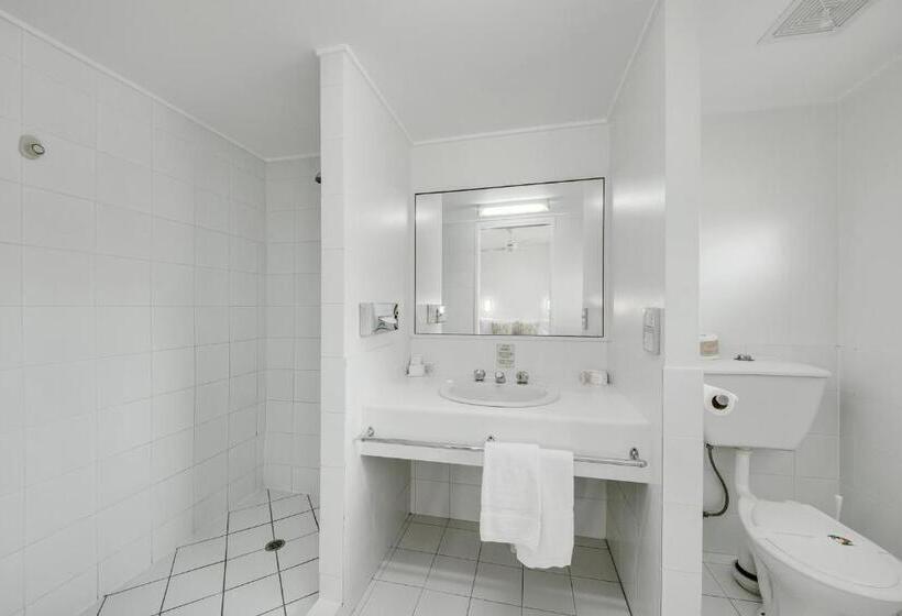 标准三人间, Reef Adventureland Motor Inn