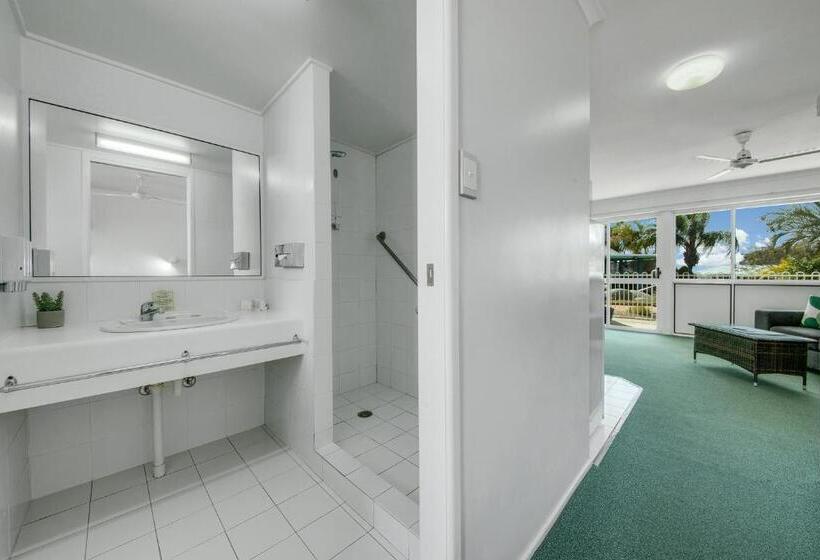 标准三人间, Reef Adventureland Motor Inn