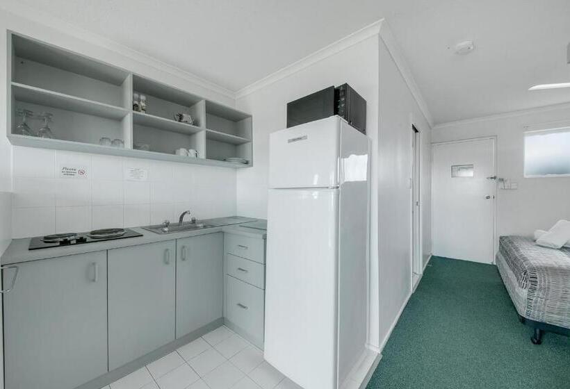 标准三人间, Reef Adventureland Motor Inn