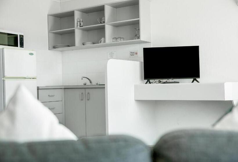 标准三人间, Reef Adventureland Motor Inn