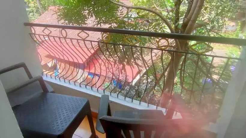バルコニー付きスタンダードトリプルルーム, Jes Guest House